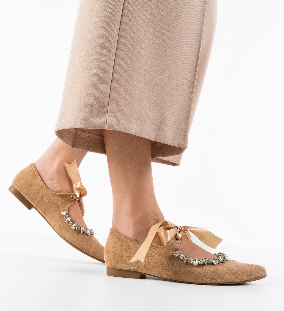 Balerini dama Mesta Camel - 1 | YEO