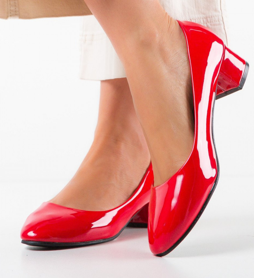Обувки Lucane Червени