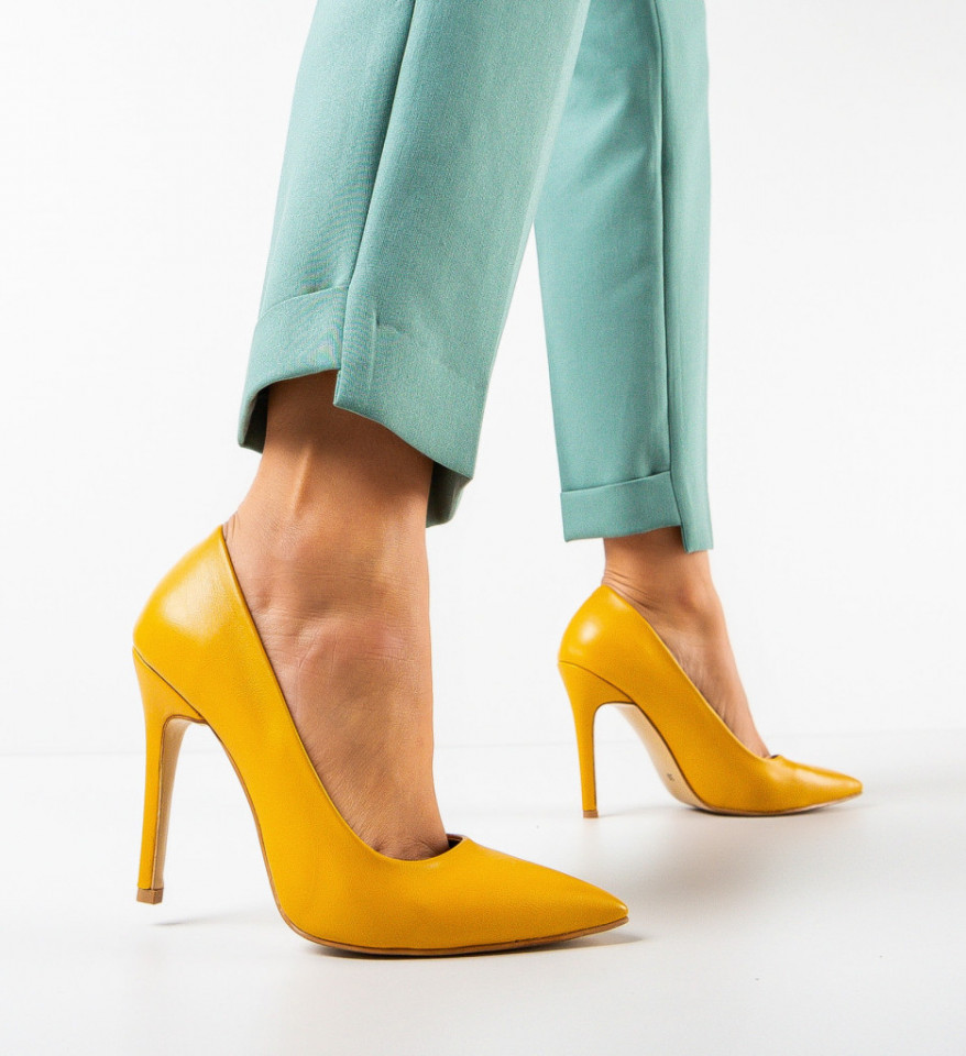 Обувки Sona Жълти