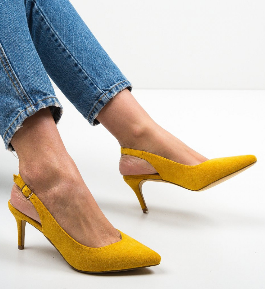 Обувки Chyna Жълти