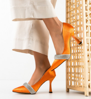 Обувки Andor Оранжеви