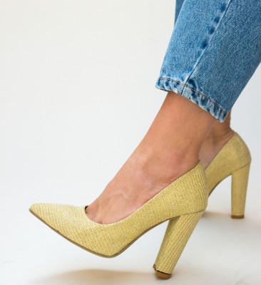 Обувки Tasi Златни