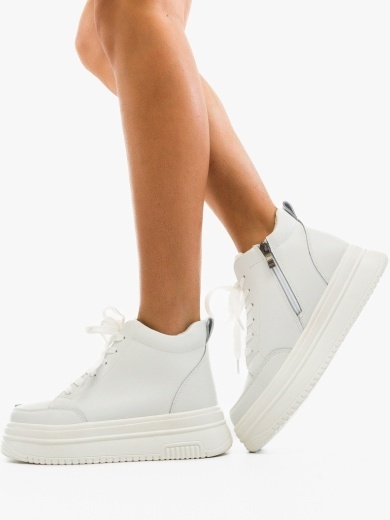 Fehér Svena Bakancsok