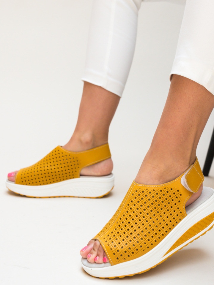 Sandali con plateau Gialli Liberty - Img 1