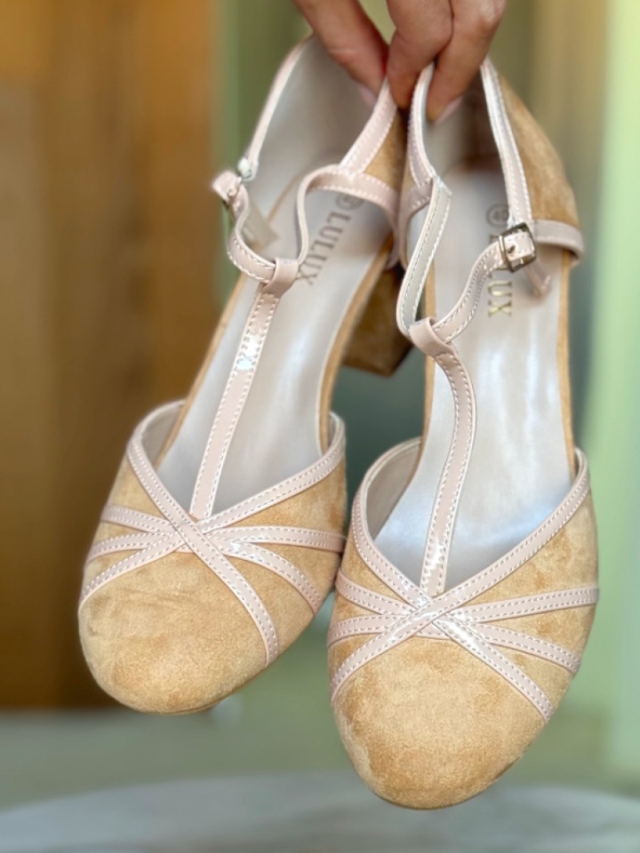 Scarpe da donna Beige Nguyen - Img 1