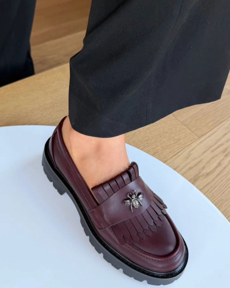 Pantofi casual cu albinuta