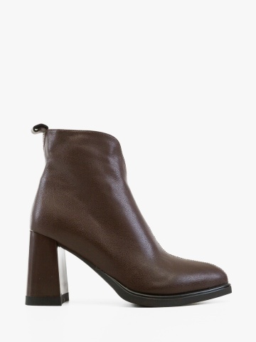 Botine dama Yhau Maro